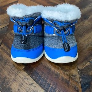 Fuzzy Blue Snow boots for baby/toddler